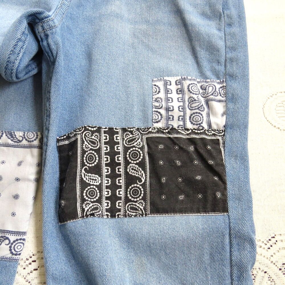 Hollister Ultra High Rise Mom Bandana Patched Jeans 3R(27) Light Wash - Picture 3 of 11